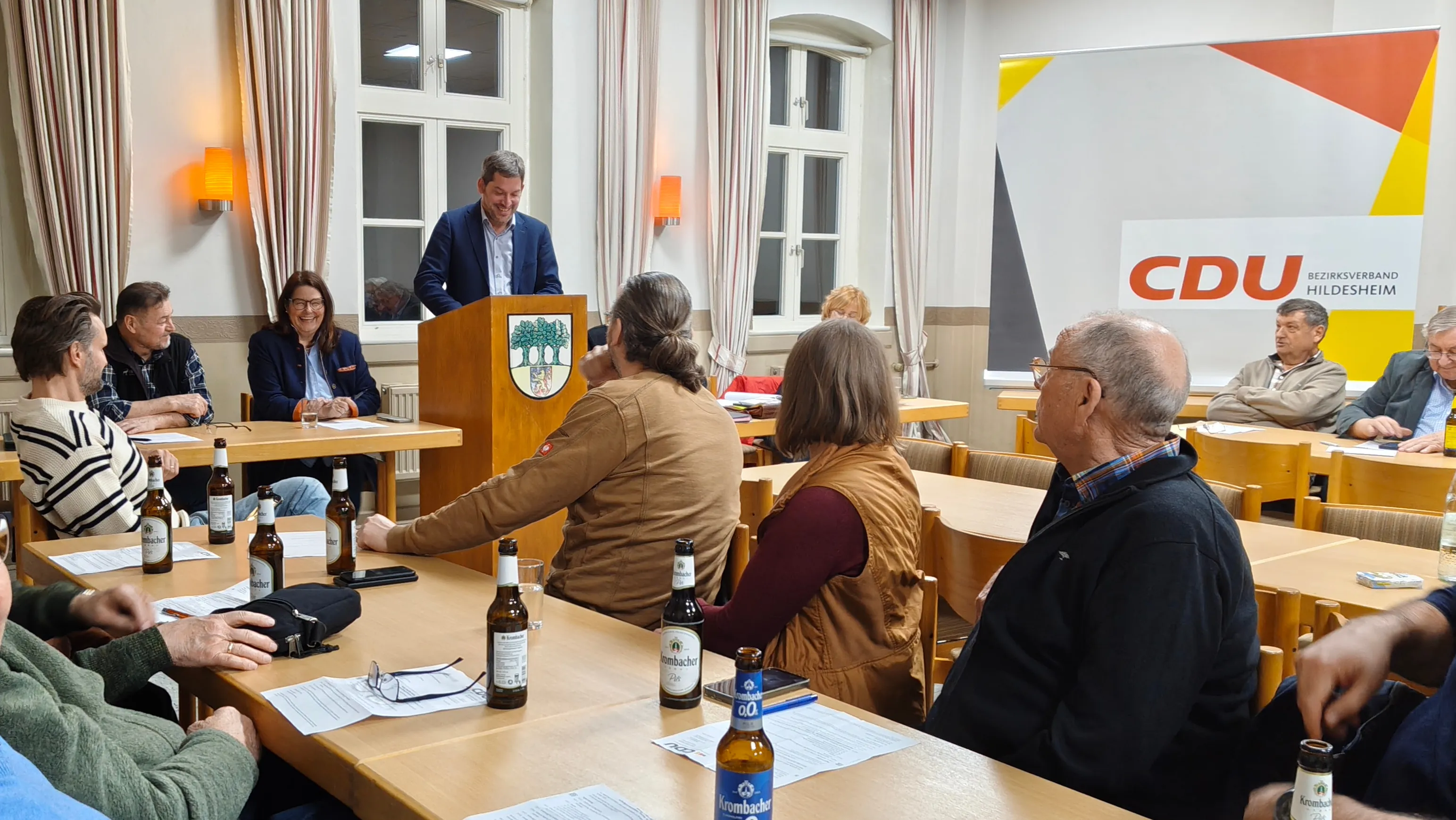 Kai Dräger bedankt sich bei den Mitgliedern für das einstimmige Votum